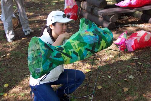 Placing a fish lantern on a stand